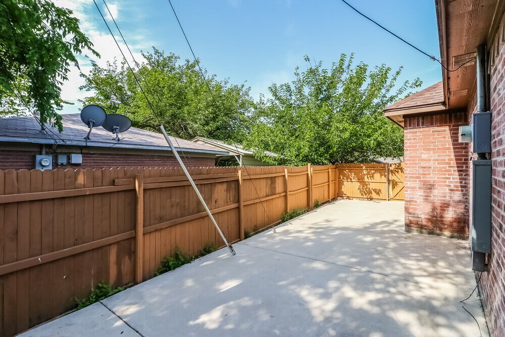Building Photo - 8145 Tanner Ave