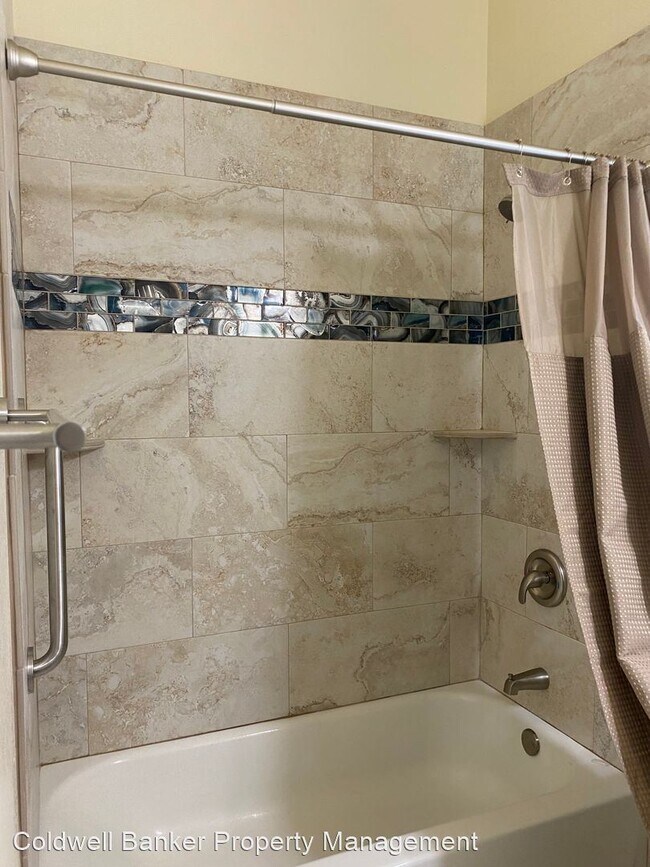 Building Photo - 2 br, 2 bath House - 75-252 Nani Kailua Dr...
