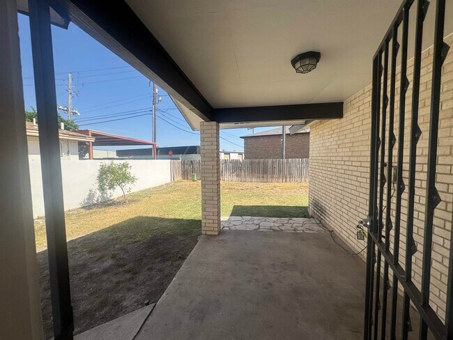Building Photo - 247 Northpoint Dr