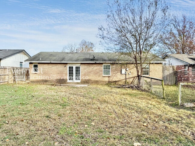 Building Photo - 1756 S Pine Ave