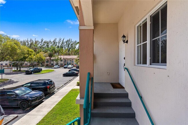 Building Photo - 2930 SE 12th Rd