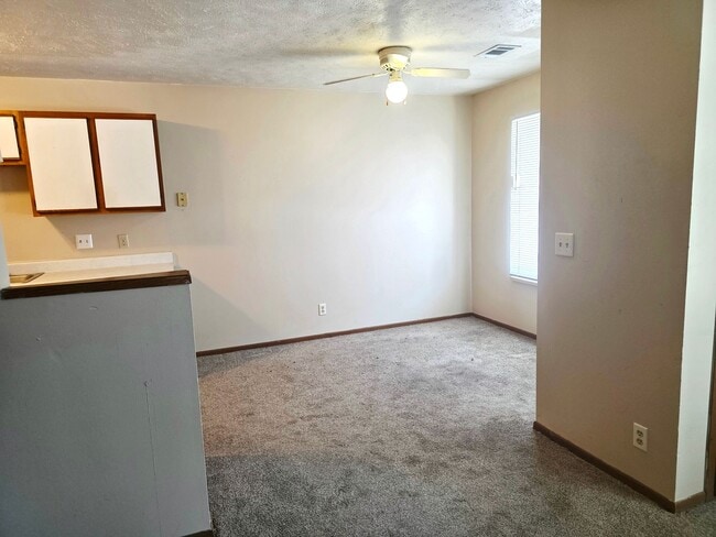 Building Photo - 4865 Marshall Dr