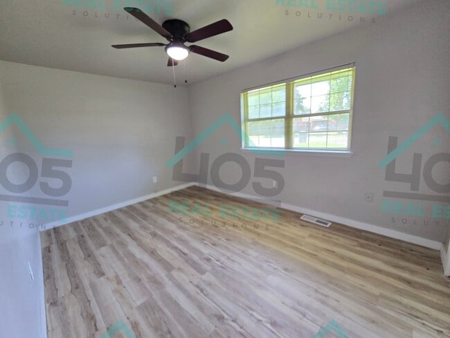 Building Photo - 3 Bedroom near Tinker AFB