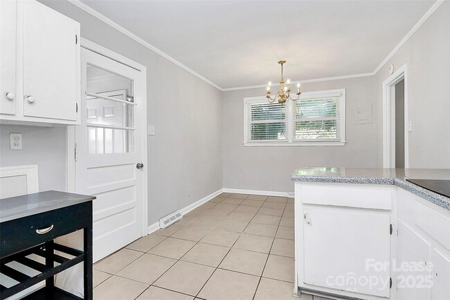 Building Photo - 228 Seneca Pl