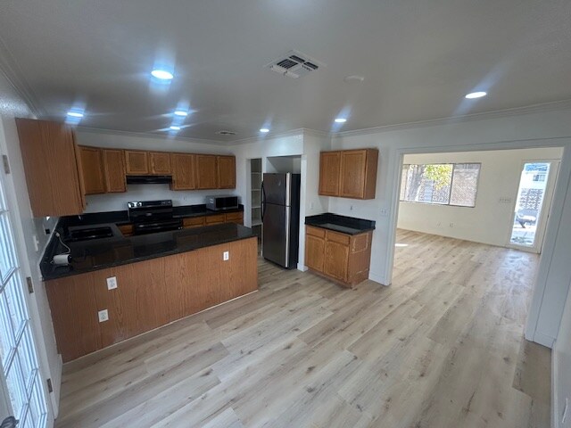 Building Photo - 5900 Fawn Ave