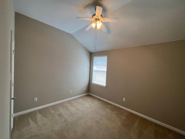 Building Photo - 922 Fulbourne Dr