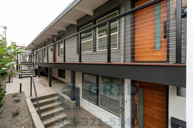 Building Photo - Gorgeous 2 Bedroom Home Available in Lake ...