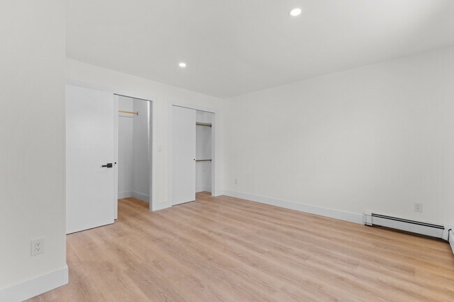 Building Photo - 302 E Harriet Ave
