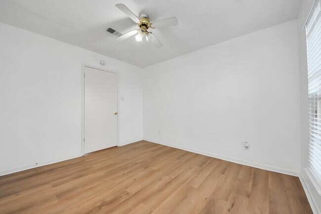 Building Photo - 12500 Brookglade Cir