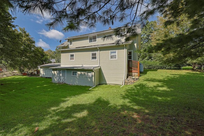 Building Photo - 18 Maples Ln