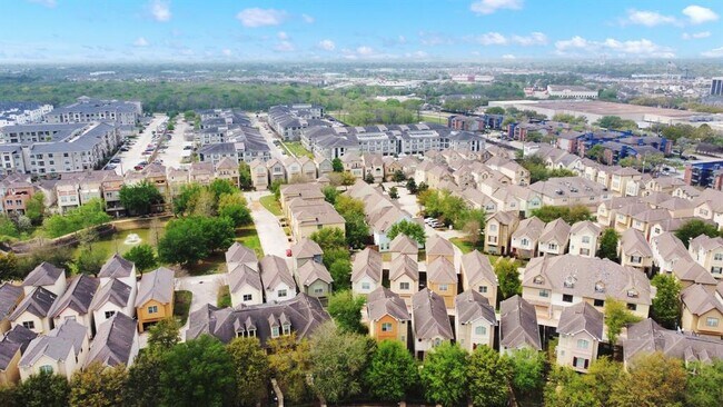 Building Photo - 9038 Lakes at 610 Dr