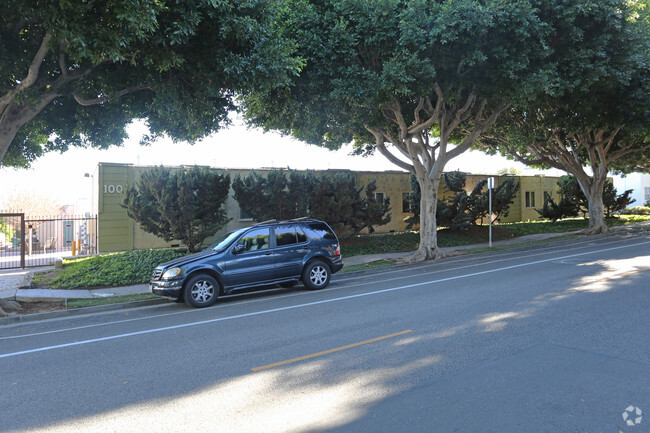 Primary Photo - 1002 Marine St