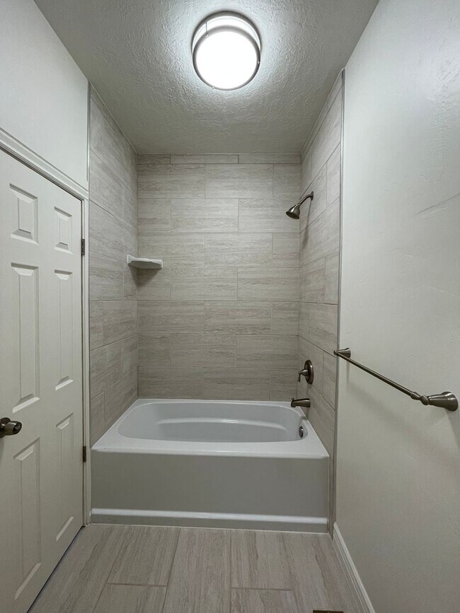 Building Photo - Newly Renovated 4 bedroom with land!