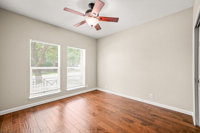 Building Photo - For Rent! Updated Single Story in Sonoma R...