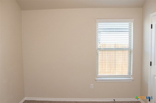 Building Photo - 2509 Meadow Lark Dr