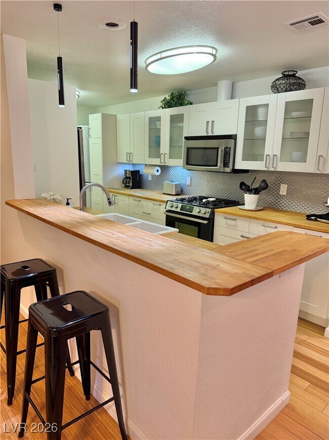 Building Photo - 2200 S Fort Apache Rd