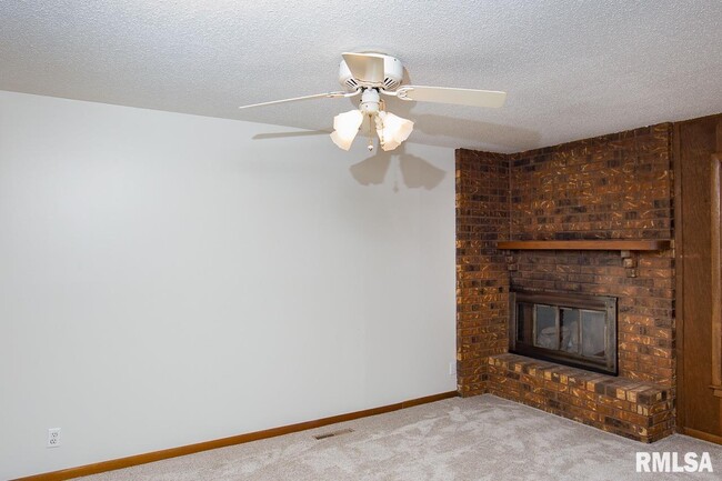 Building Photo - 3084 Parkwild Dr