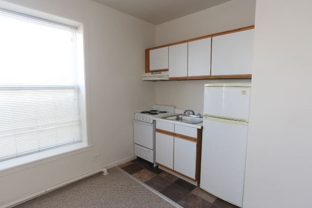 Building Photo - 3957 W Irving Park Rd