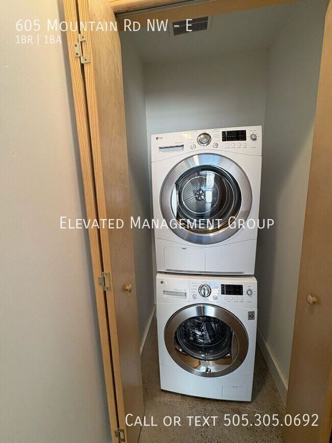 Building Photo - 605 Mountain Rd NW