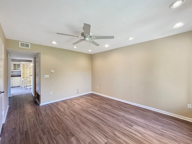 Building Photo - Beautiful 3BD/2.5BA Condo in Tierrasanta w...