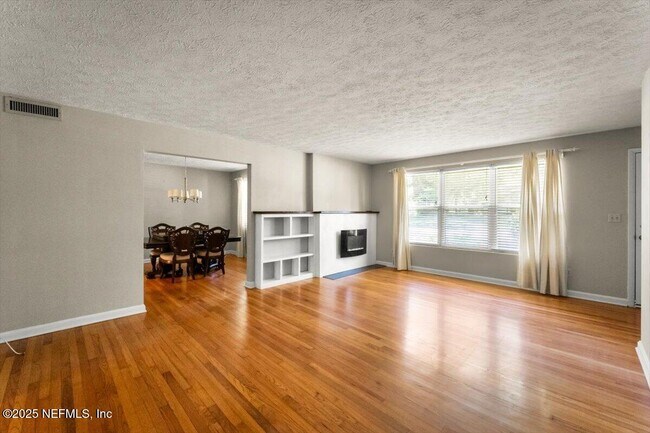 Building Photo - 2240 Jose Cir S