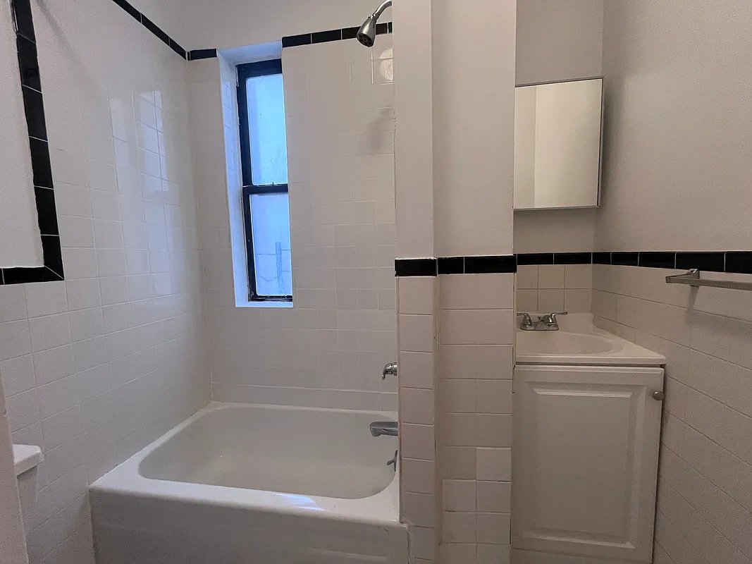 Building Photo - 190 S 8th St