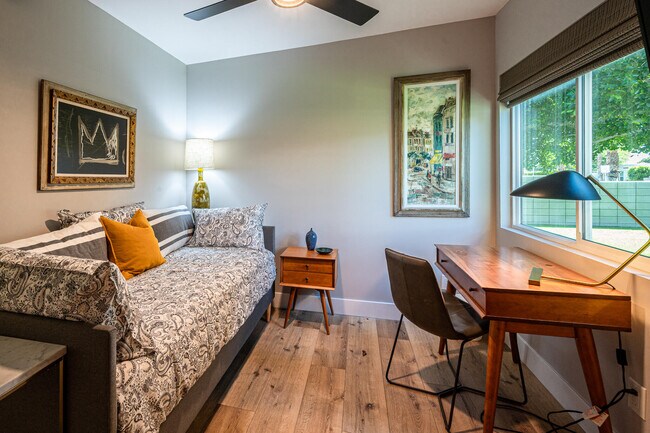 Building Photo - 2748 E Via Escuela