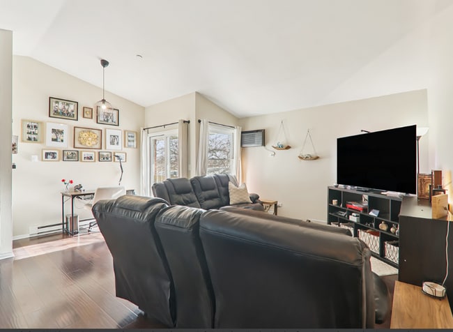 Building Photo - 1374 Cunat Ct