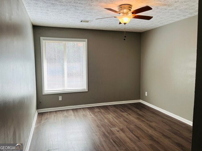 Building Photo - 142 Summerwood Dr