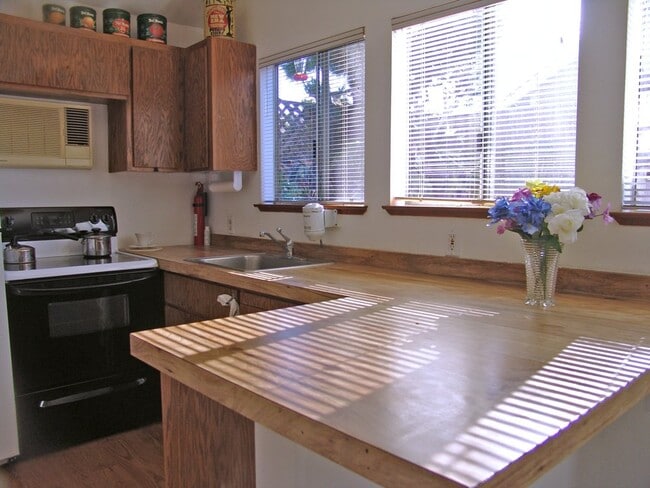 Building Photo - 3700 Gross Rd