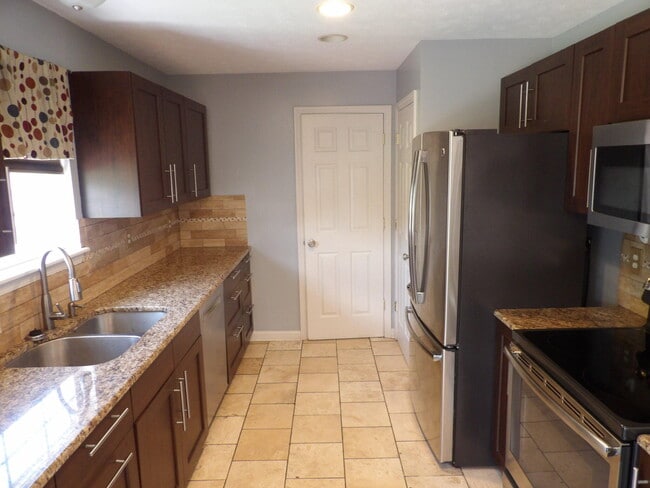 Building Photo - 123 Serena Way