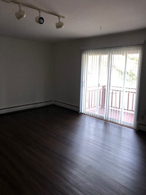 Building Photo - 1911 Greenway Cross