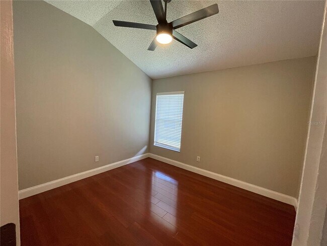 Building Photo - 1527 Scotch Pine Dr