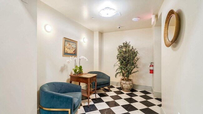 Building Photo - 604 Baronne St