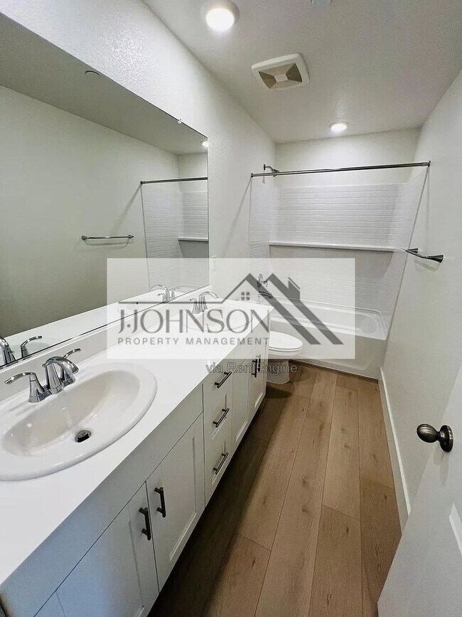 Building Photo - 16492 Bandon Ln
