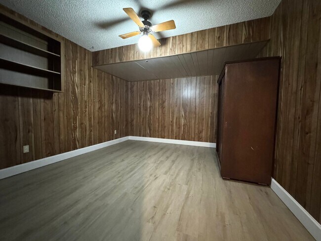 Building Photo - Newly Renovated 3/2 Home ~ Updated Kitchen ~ Fenced Yard!