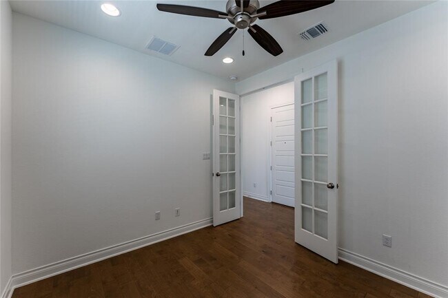 Building Photo - 152 Limestone Dr