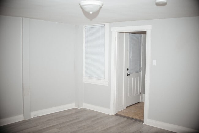 Building Photo - 26 E Main St