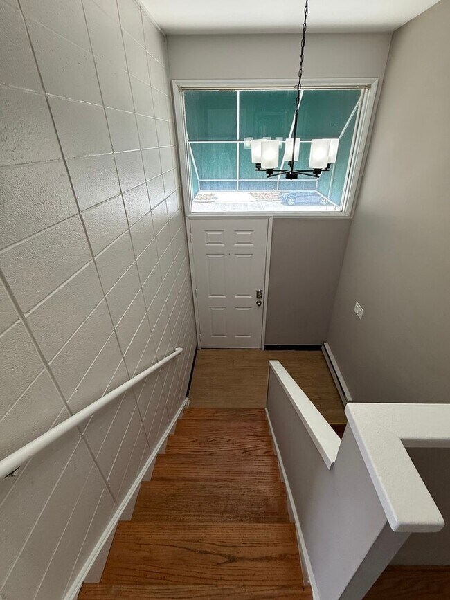 Building Photo - 3-Bedroom North Green Lake Townhouse-Style...