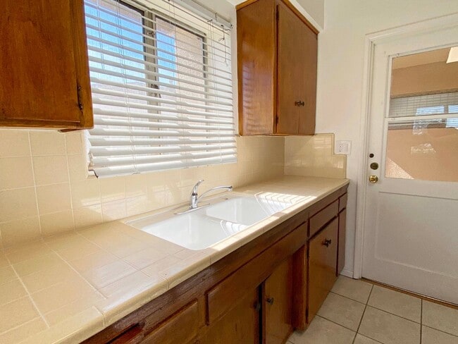 Building Photo - 215 S Baldwin Ave