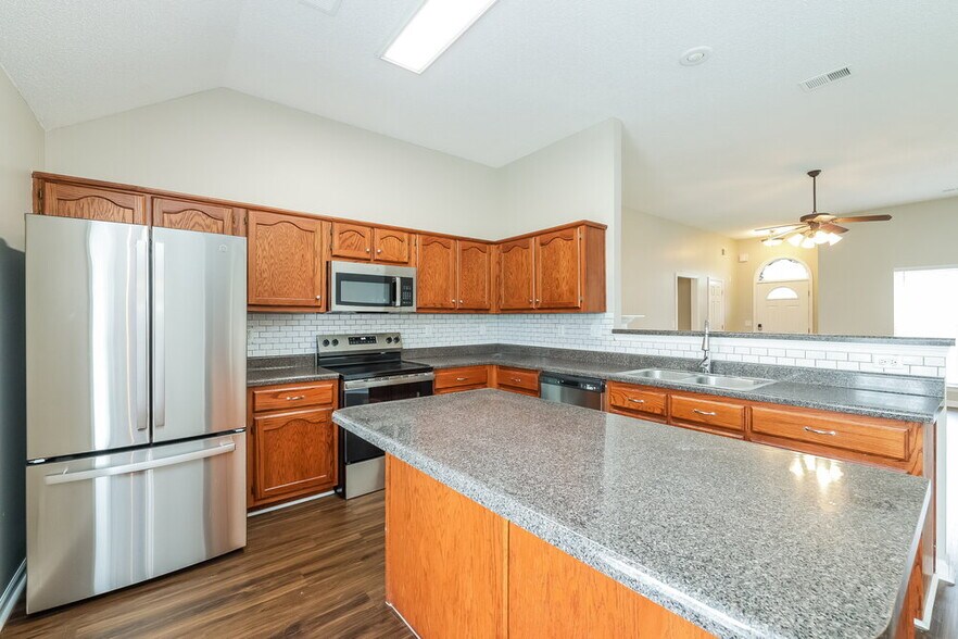 Building Photo - 13268 Sandbourne S