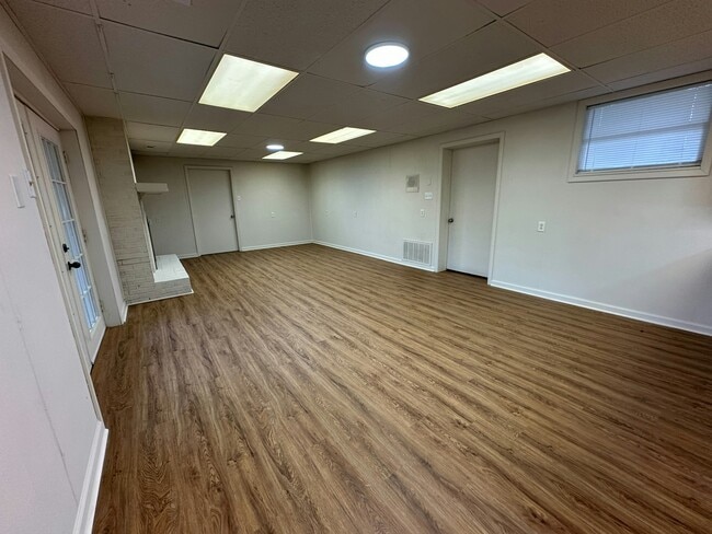 Building Photo - 170 Desimone Dr