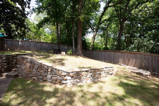 Building Photo - 8607 Linda Ln