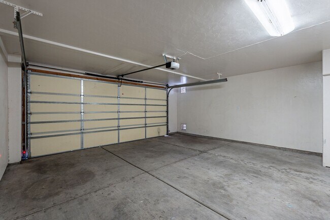 Building Photo - 110 S Placita Colonia Solana