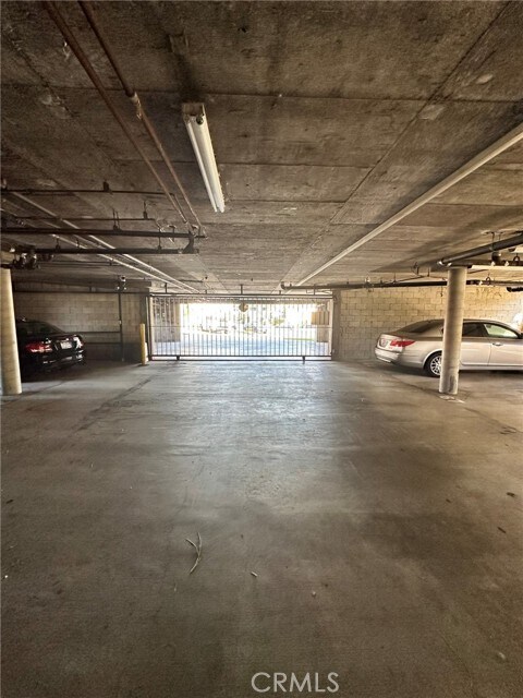 Building Photo - 18225 Kingsdale Ave