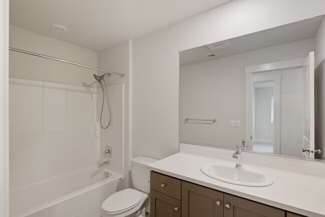 Building Photo - Elegant 4 Bedroom| 2.5 Bathroom Tigard Hom...