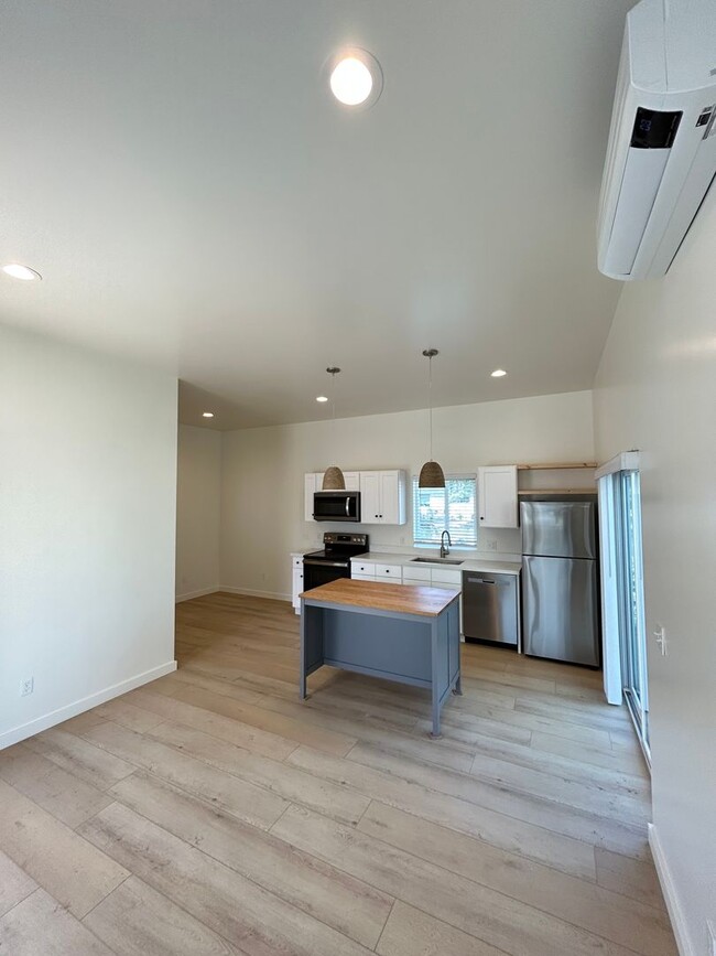 Building Photo - Newly Constructed 2 Bedroom / 2 Bath - Clo...