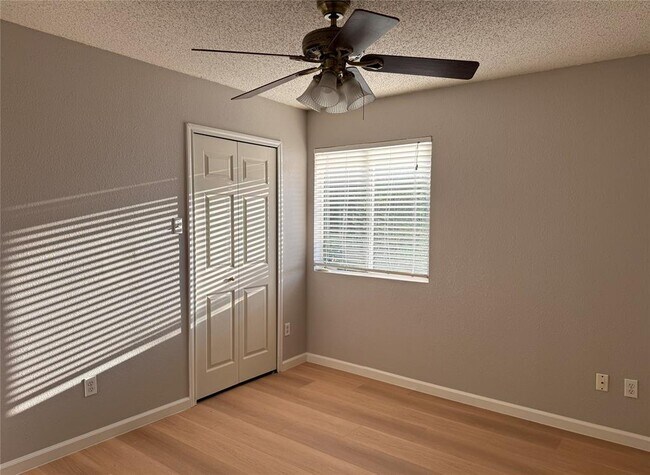 Building Photo - 1813 Lantana Dr