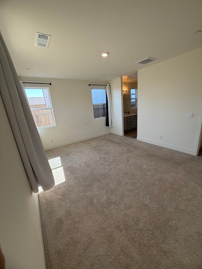 Building Photo - 402 Broadstone Ct