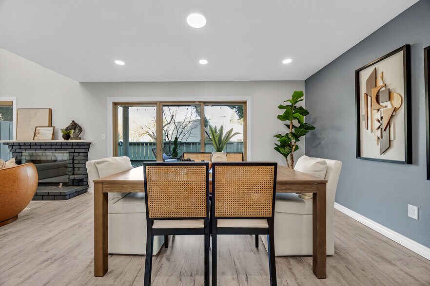 Building Photo - 7551 Maywood Dr